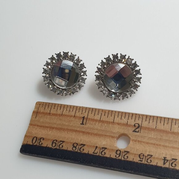 Elegant Silver Stud Earrings - Picture 3 of 4